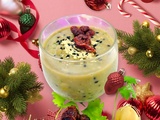 Smoothie pommes, bananes, kiwis, poudre de baobab, graines de chia et cranberries