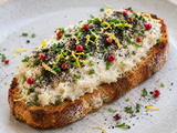 Tartines grillées de Brandade de Morue, Ciboulette & Charbon Végétal bio