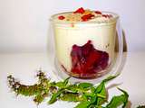 Verrine à la mousse amlou/miel + prune - baies de goji - et poudre d'acaï