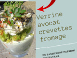 Verrines avocats crevettes chantilly aux graines de nigelle et capsaicine