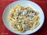 Tagliatelles à la crème, aux champignons, au basilic et au vin blanc