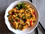 Riz japonais poêlé aux légumes et à l'oeuf