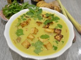 Soupe thaï au lait de coco et tofu doré