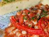 Haricots blancs à la tomate et triangles de polenta grillés