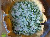 Quiche rustique aux tiges d’oignons nouveaux et au poulet