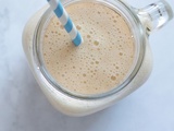 Smoothie à la banane, amandes et cacahuètes