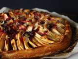 Tarte fine aux pommes, framboises & amandes