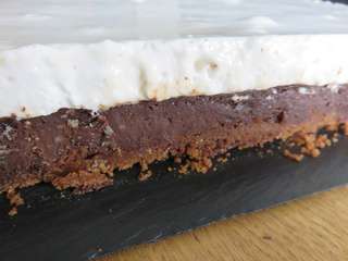 Gâteau au chocolat et guimauve vanillée