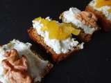 Toasts de pain d'épices , roquefort et fruits secs