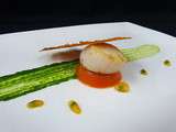 Noix de st jacques snackee, gelee de carotte passion, jus d'herbes & tuile pecorino