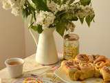 Marmalade Buns { Brioches à la Marmelade d'Oranges amères }