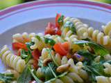 Salade de Pâtes, Roquette, Tomates cerises et Pignons