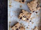 Carrés protéinés au beurre d'arachide, à la guimauve et au chocolat (sans cuisson)