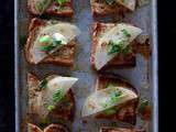 Crostinis au quinoa, poire asiatique, coulis de miel et fromage d'ici