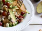 Salade tiède de poires au balsamique et à l'érable accompagnée de noix caramélisées