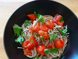 Nouilles Soba aux tomates fraîches