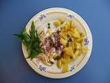 Poisson tiède en salade, câpres, oignon rouge et roquette