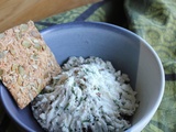 Tartinade chèvre, noix et dattes