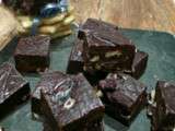 Fudge au chocolat, noix et canneberges