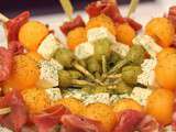 Brochettes de melon, olive verte, jambon de pays & mozzarella