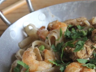 One pot pasta Thaï aux crevettes & poulet