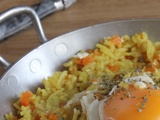 Riz pilaf aux carottes, oeufs & curry