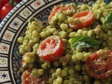 Salade de fregola sarda, sauce pois chiches au pesto