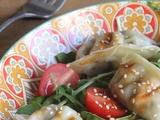 Salade de gyozas sur lit de tzatziki