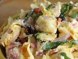 Salade de tortellini, salami, tomates séchées & roquette