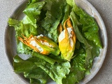 Fleurs de courgette farcies au fromage crémeux