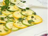 Carpaccio de courgettes en jaune et vert, menthe et pistaches