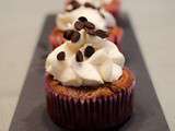 Cupcakes au chocolat, fourrés au cookie dough