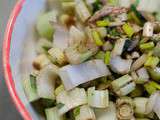 Salade de céleri branche, aux oignons nouveaux et au basilic