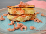 Millefeuille de pommes de terre, saumon fumé et crevettes grises