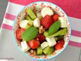 Salade de fraises, kiwis, tomates et chèvre