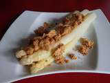 Asperges en vinaigrette et crumble au parmesan