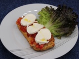 Bruschetta à la tomate et à la mozzarella