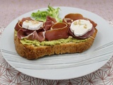 Bruschetta pesto d’asperges vertes, jambon cru et chèvre