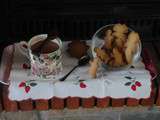 Chocolat chaud miel et épices et biscuits aux noix