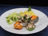 Saumon, salsa de nectarine au basilic et concombre à la menthe