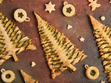 Arbre de Noël aux épinards, à l’ail et au fromage sur pâte feuilletée