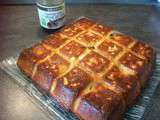 Gâteau à la confiture de pêche de vigne, amandes effilées et pêches