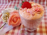 Mousse de fraises aux biscuits roses