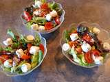 Petites salades fraîches au fromage et graines croquantes