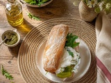 Sandwich ciabatta, pesto, mortadelle, roquette et burrata