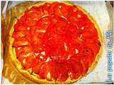 Tarte fine à la tomate coeur de boeuf, chèvre frais, moutarde et basilic