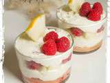 Faux tiramisu au melon jaune et aux framboises