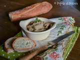 Terrine crémeuse aux foies de volaille à tartiner sur des toasts pour un réveillon léger