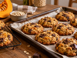 Ces cookies au chocolat cachent du potimarron râpé dans leur cœur très moelleux