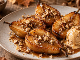 Ces poires rôties se couvrent d’une sauce Carambar encore chaude
